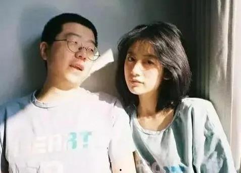 娱乐吃瓜酱的女朋友在线观看,揭秘直播间的甜蜜瞬间