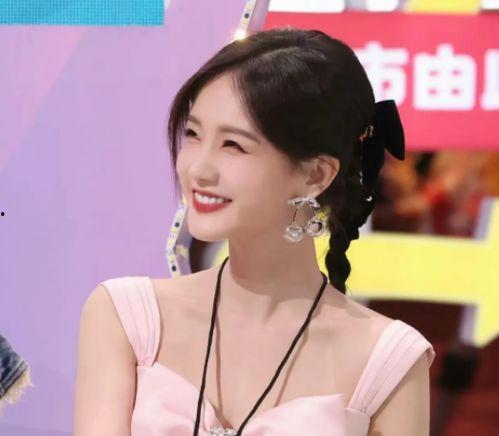背背佳白鹿同款吃瓜娱乐圈,吃瓜群众热议体态矫正与明星时尚