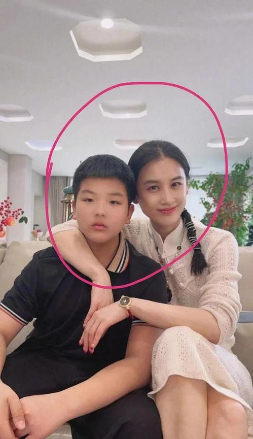 娱乐圈吃瓜爆料女生微博,揭秘微博背后的女生吃瓜故事